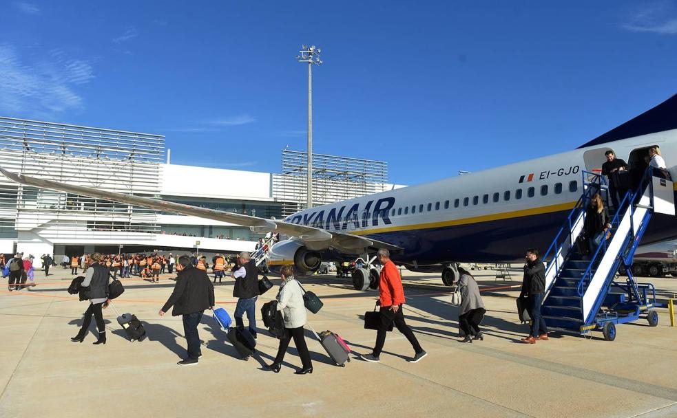 La Región vive una jornada histórica con la inauguración del aeropuerto de Corvera. 