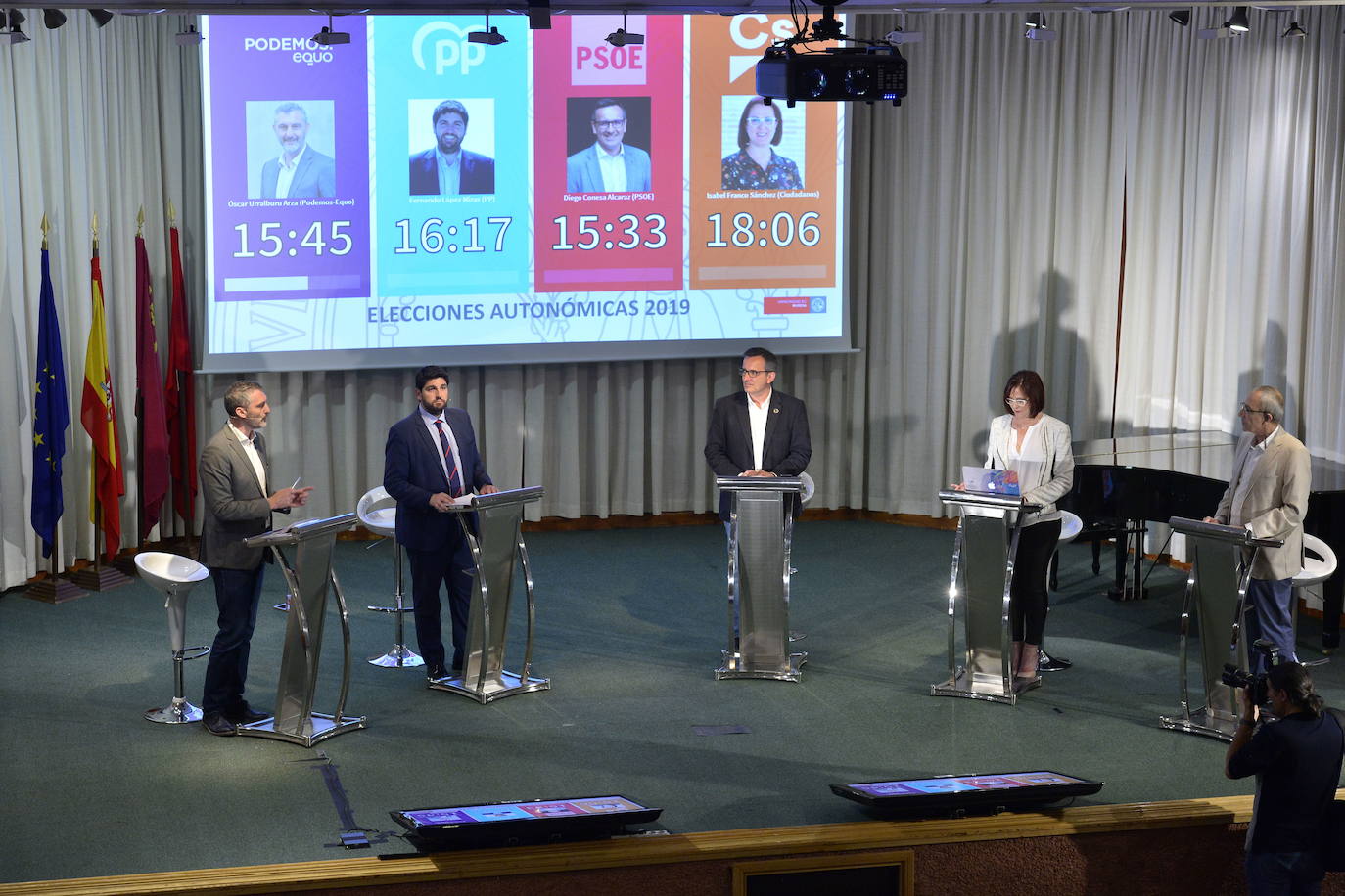 15-05-2019. Un momento del debate electoral a cuatro (Podemos, PP, PSOE y Ciudadanos) organizado por LA VERDAD y moderado por el subdirector del diario, Joaquín García Cruz, en el Paraninfo de la UMU. :: Nacho García / AGM