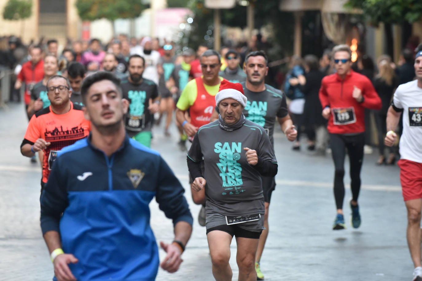 Miles de corredores despiden el año en la prueba que organiza LA VERDAD. 