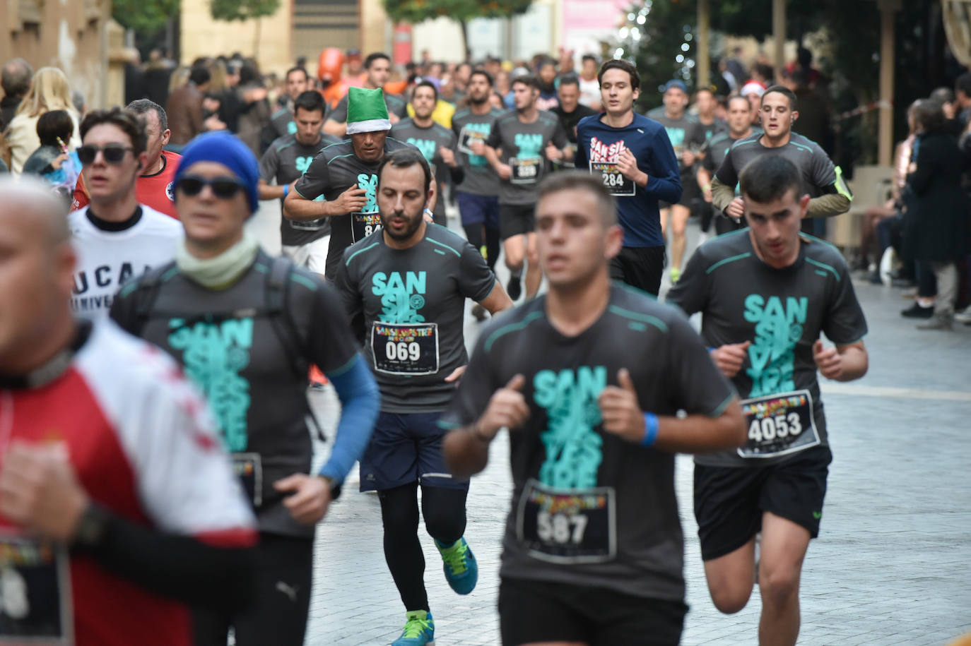 Miles de corredores despiden el año en la prueba que organiza LA VERDAD. 