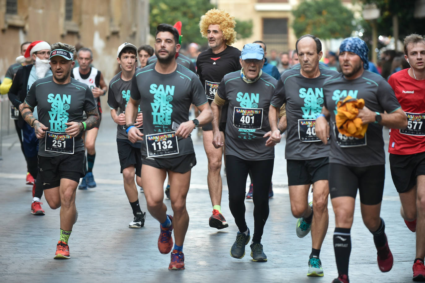 Miles de corredores despiden el año en la prueba que organiza LA VERDAD. 