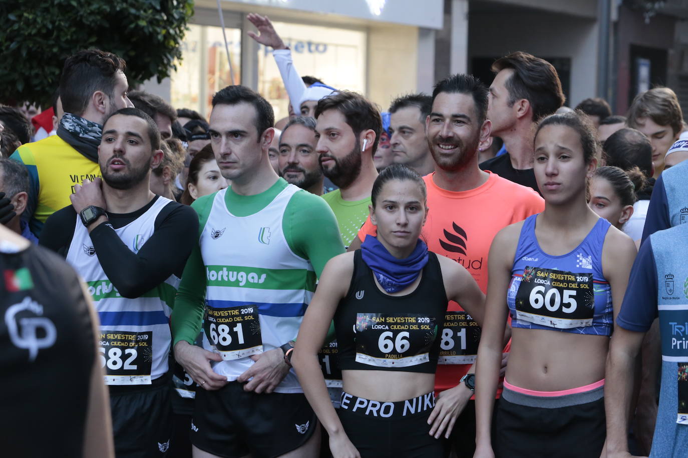 Fotos: Gran ambiente y muchos disfraces en la salida de la San Silvestre de Lorca