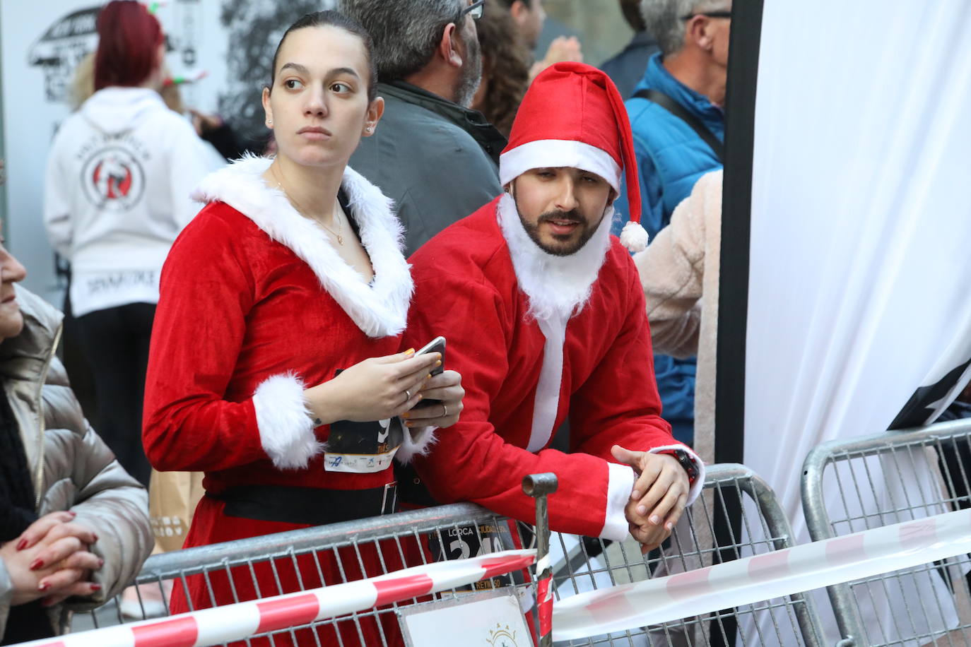 Fotos: Gran ambiente y muchos disfraces en la salida de la San Silvestre de Lorca