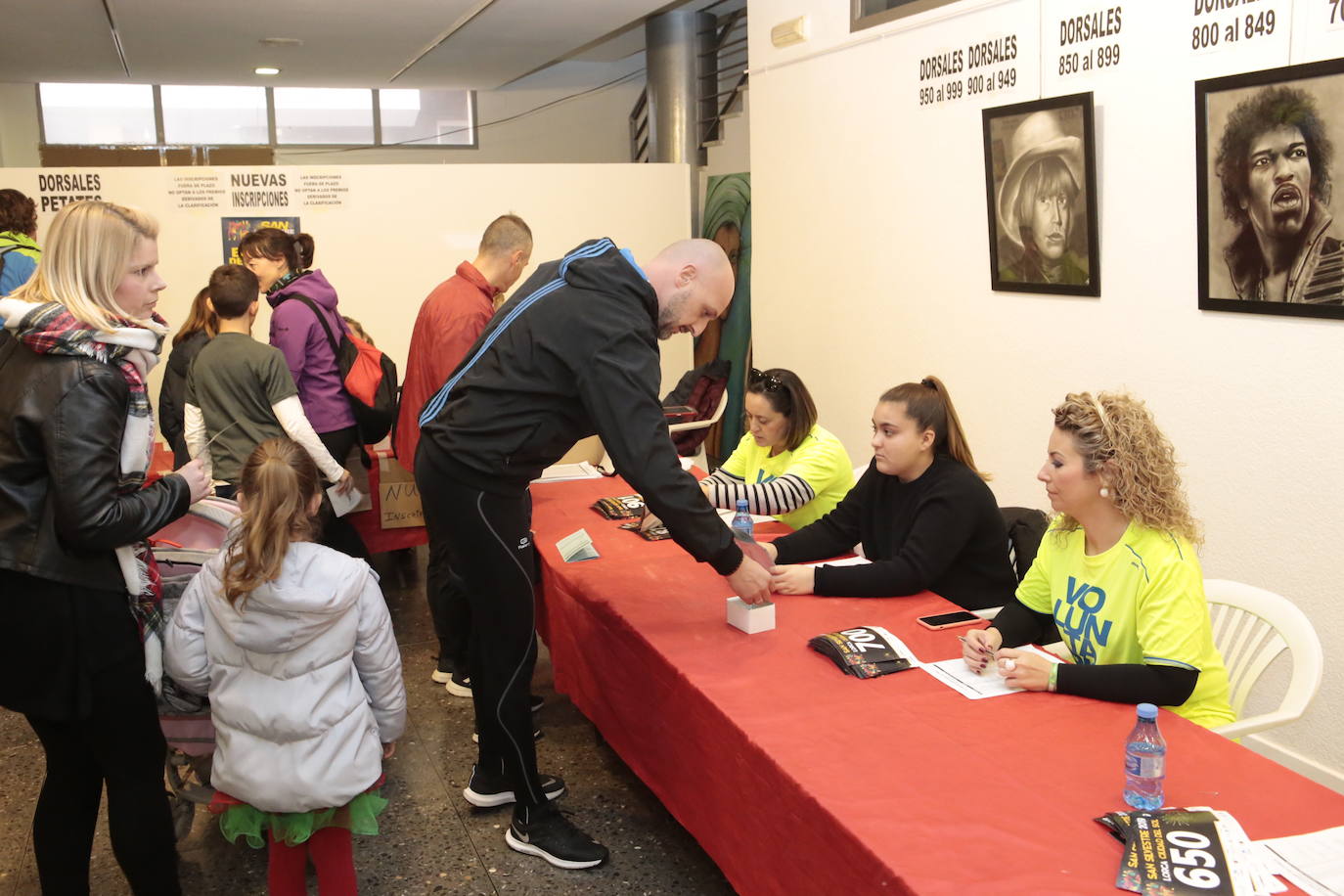 Fotos: Gran ambiente y muchos disfraces en la salida de la San Silvestre de Lorca