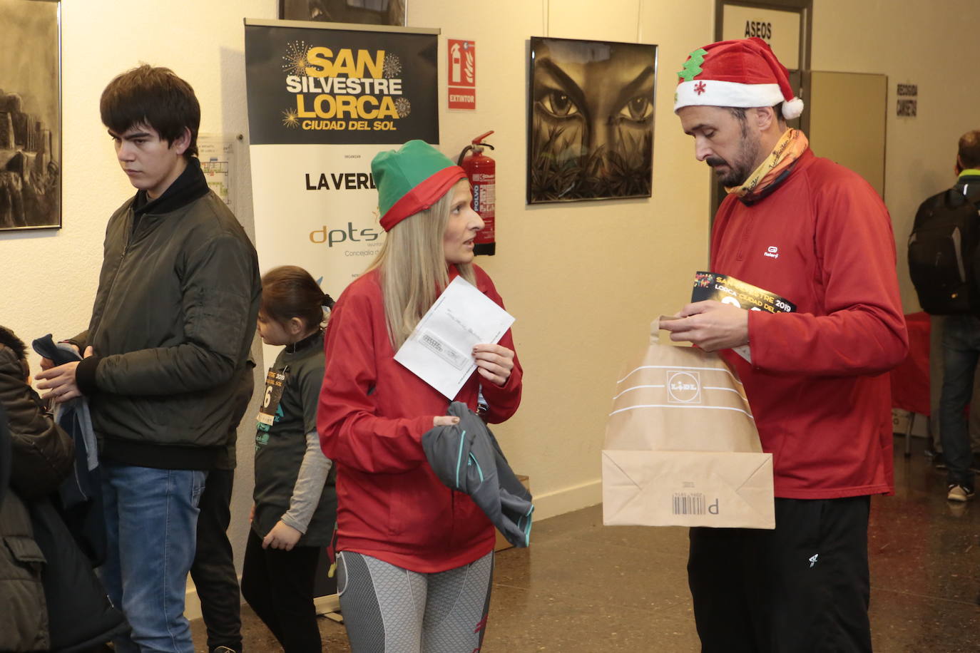 Fotos: Gran ambiente y muchos disfraces en la salida de la San Silvestre de Lorca