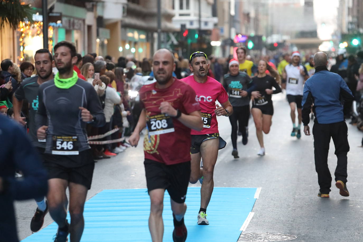 La séptima edición de la carrera que cierra el año contó con la participación de más de 1.000 personas