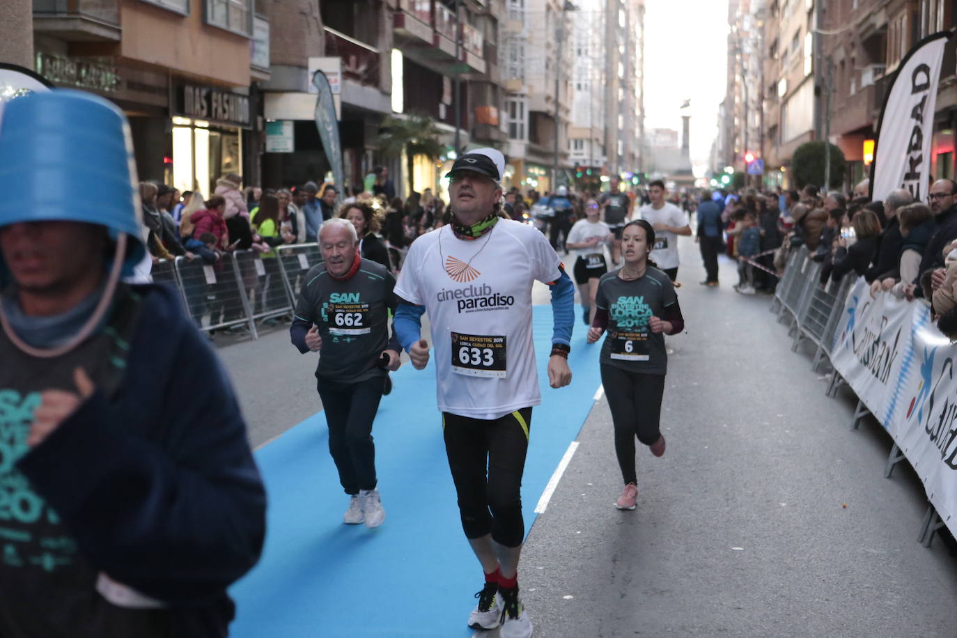 La séptima edición de la carrera que cierra el año contó con la participación de más de 1.000 personas