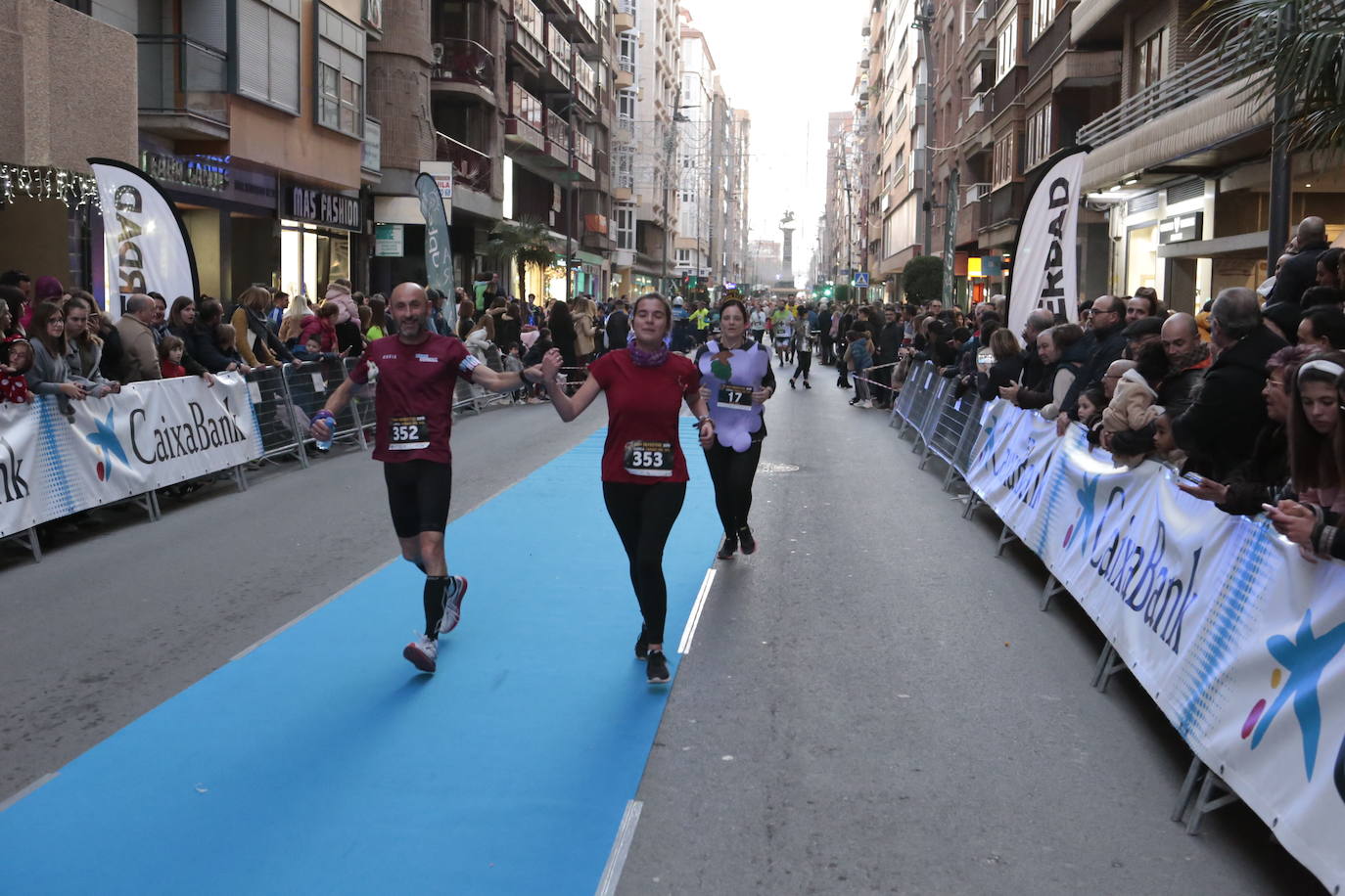 La séptima edición de la carrera que cierra el año contó con la participación de más de 1.000 personas