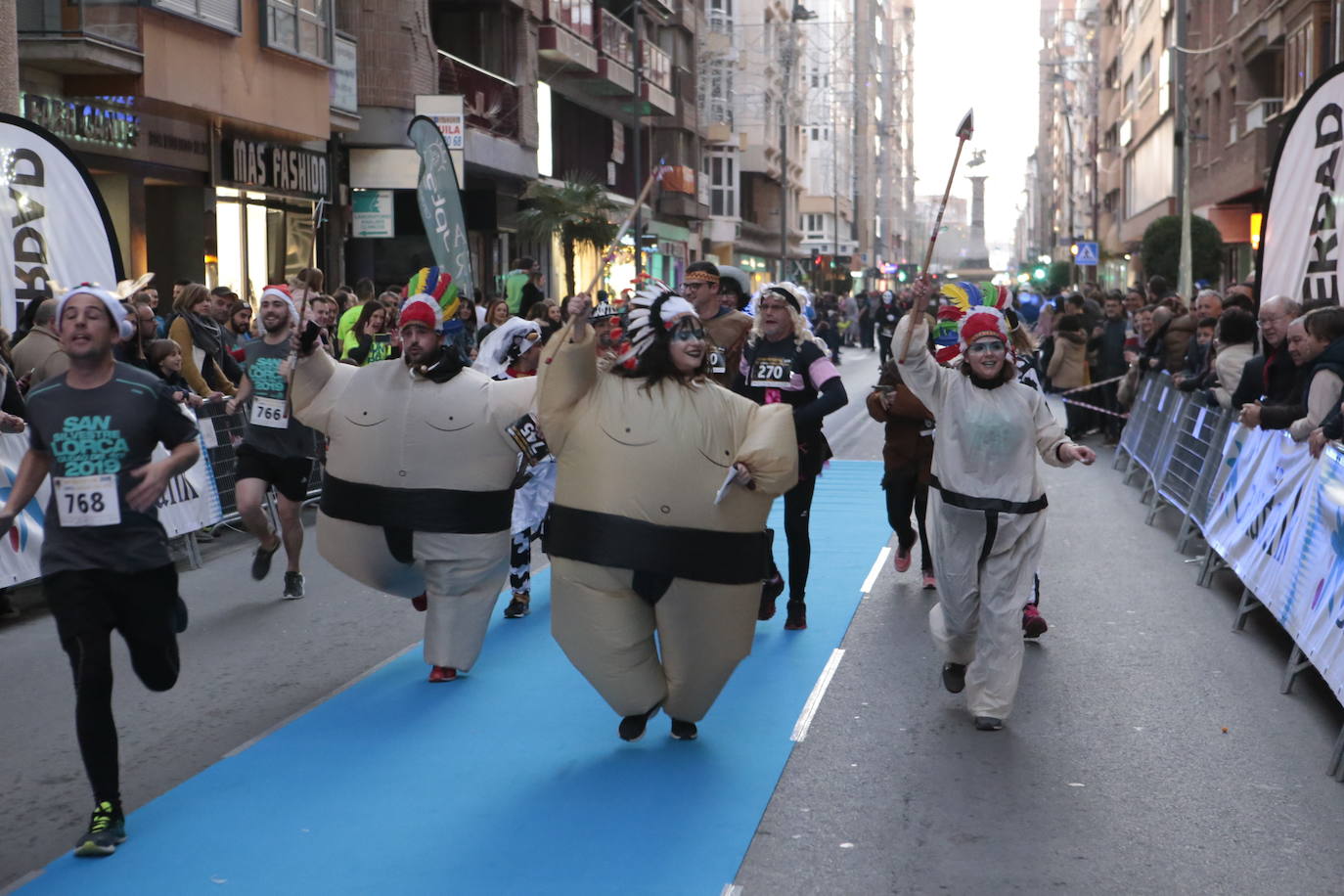 La séptima edición de la carrera que cierra el año contó con la participación de más de 1.000 personas