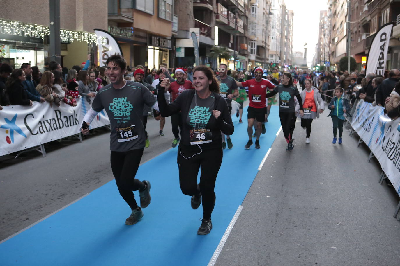 La séptima edición de la carrera que cierra el año contó con la participación de más de 1.000 personas