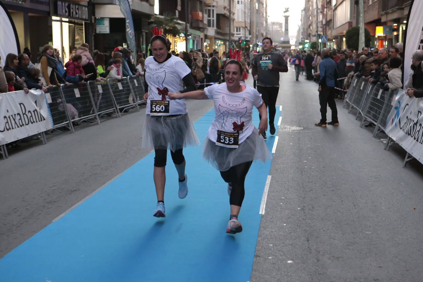 La séptima edición de la carrera que cierra el año contó con la participación de más de 1.000 personas