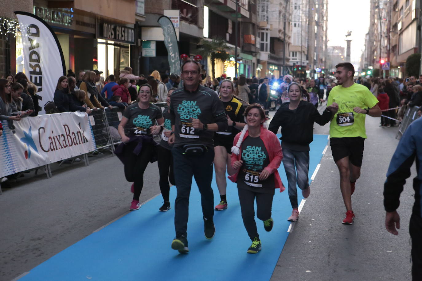 La séptima edición de la carrera que cierra el año contó con la participación de más de 1.000 personas