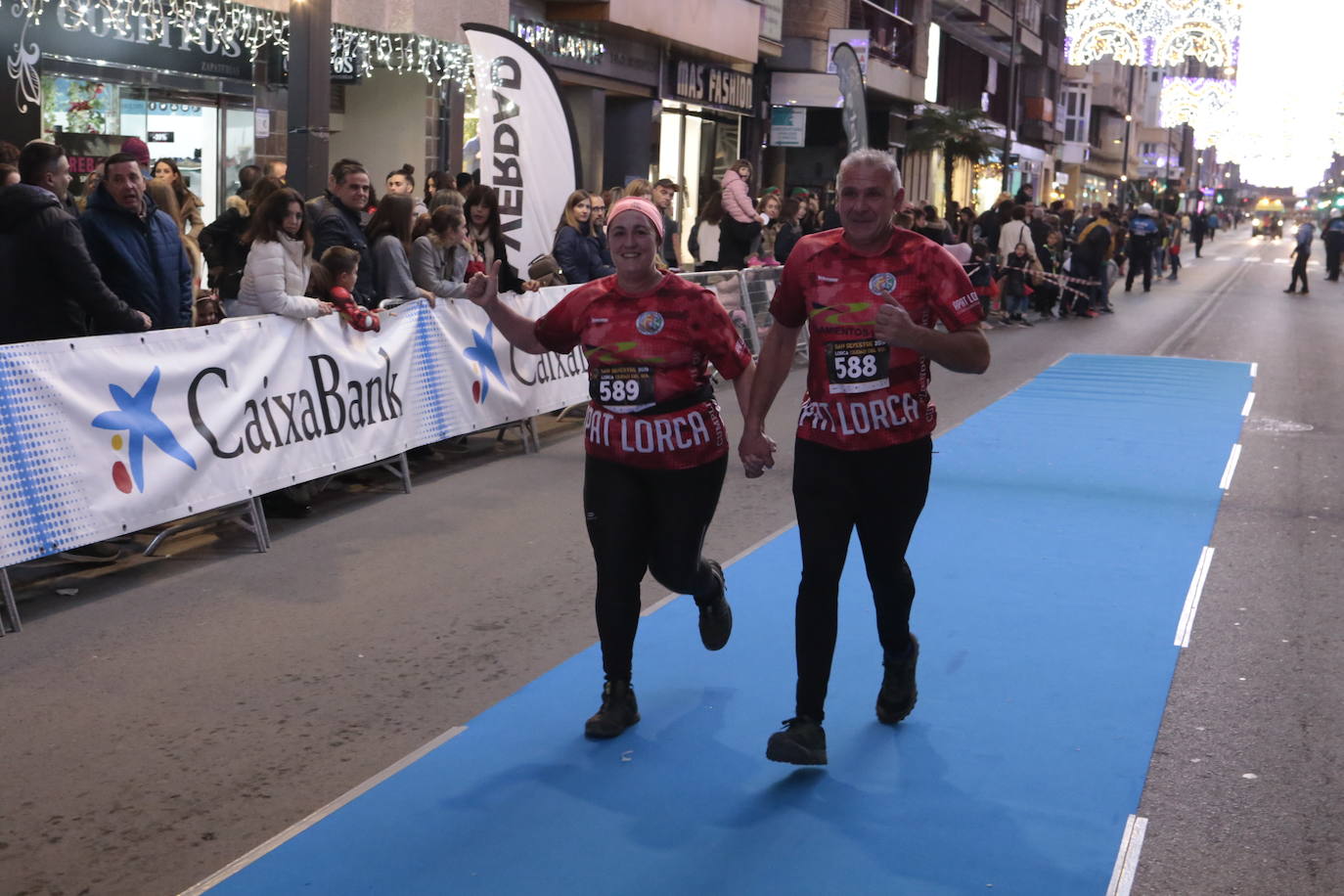 La séptima edición de la carrera que cierra el año contó con la participación de más de 1.000 personas