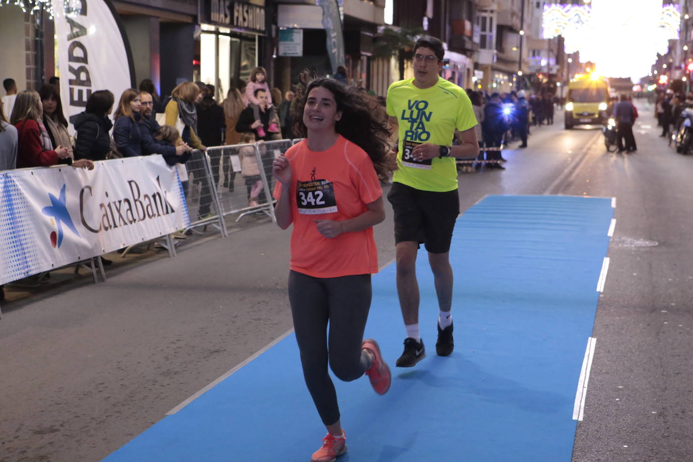 La séptima edición de la carrera que cierra el año contó con la participación de más de 1.000 personas