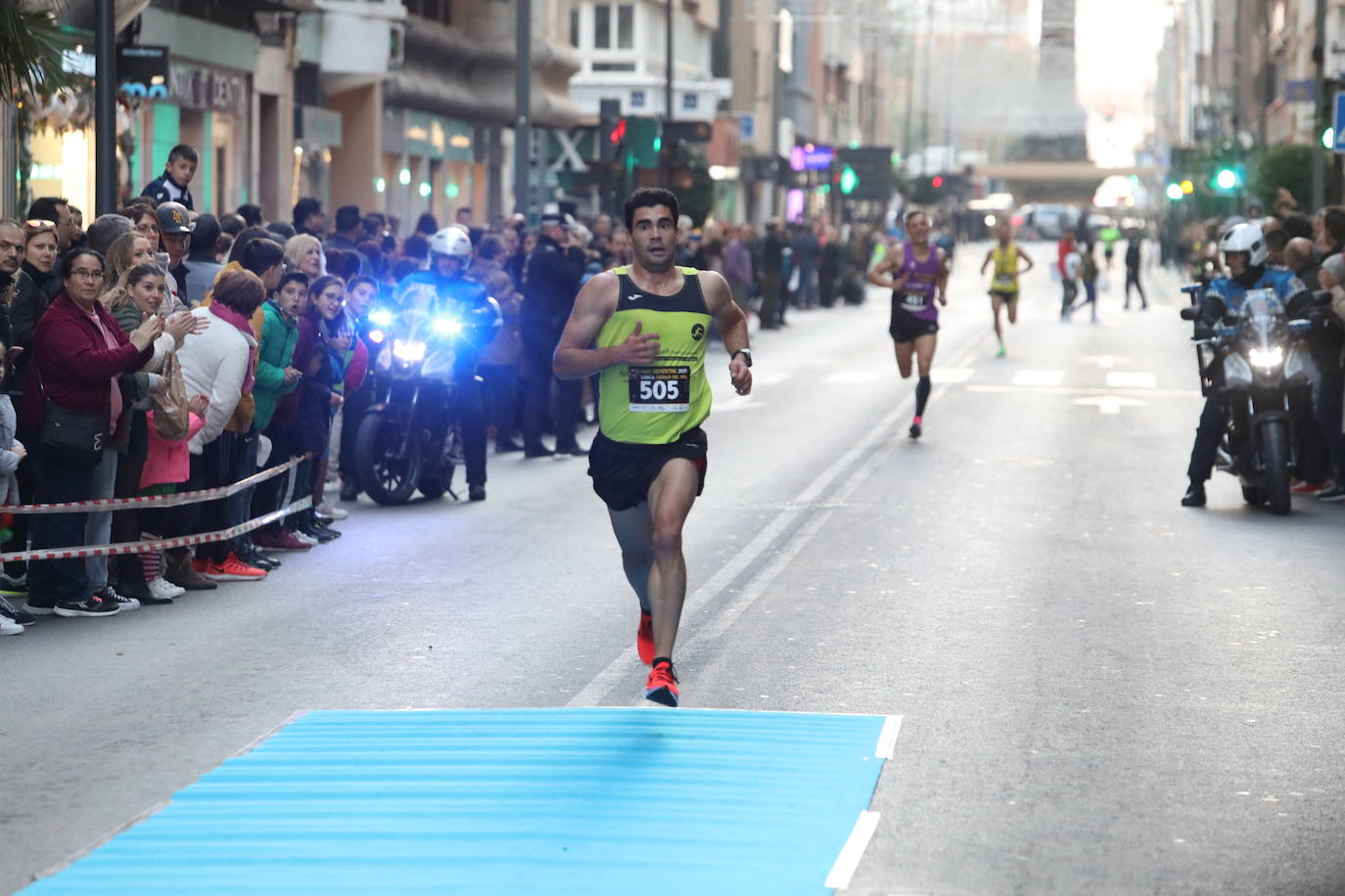 La séptima edición de la carrera que cierra el año contó con la participación de más de 1.000 personas