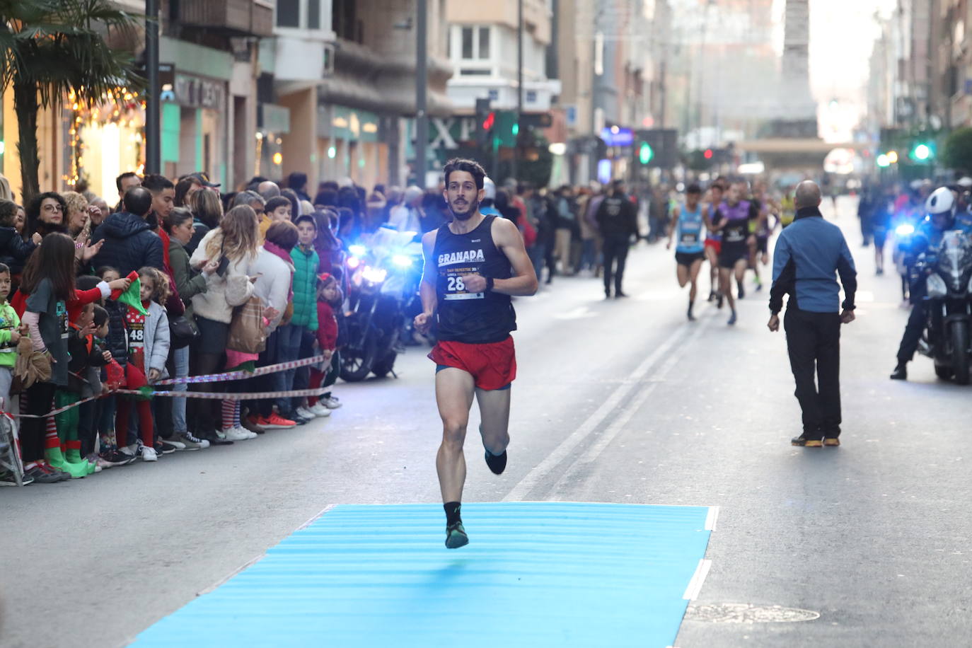 La séptima edición de la carrera que cierra el año contó con la participación de más de 1.000 personas