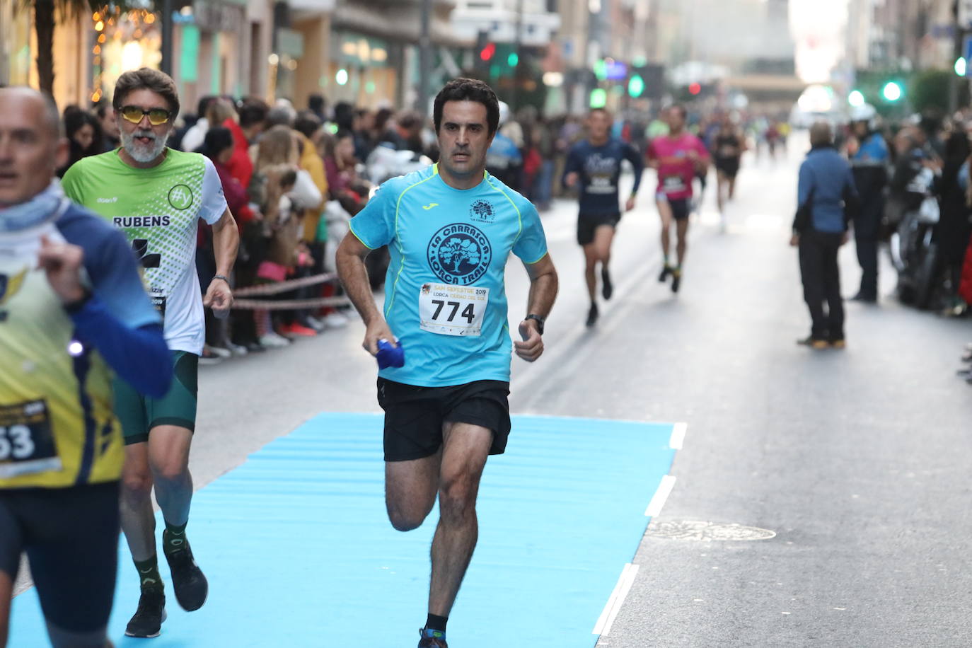 La séptima edición de la carrera que cierra el año contó con la participación de más de 1.000 personas