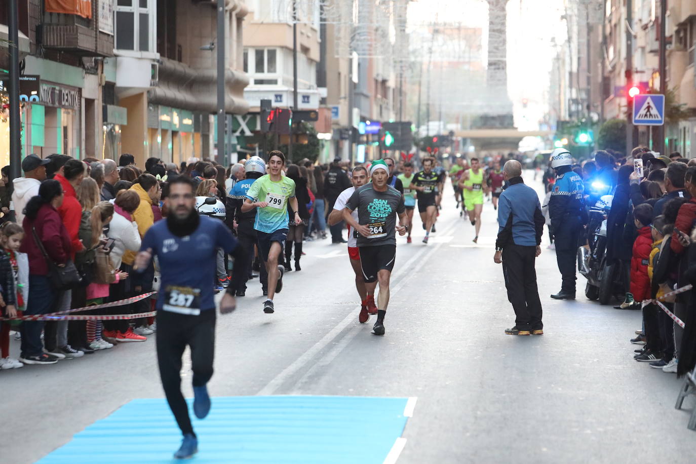 La séptima edición de la carrera que cierra el año contó con la participación de más de 1.000 personas