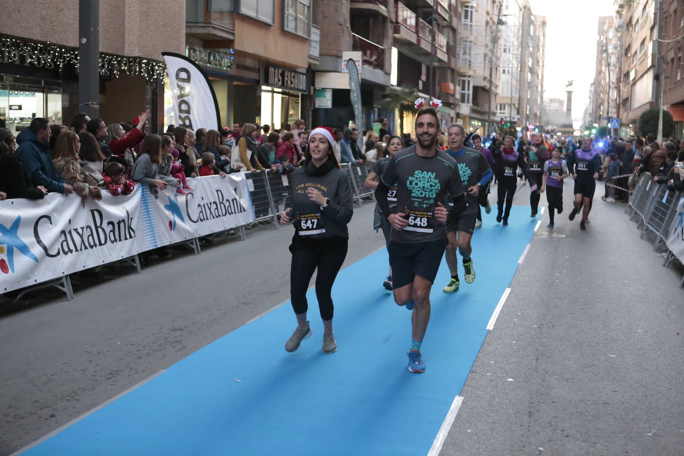 La séptima edición de la carrera que cierra el año contó con la participación de más de 1.000 personas