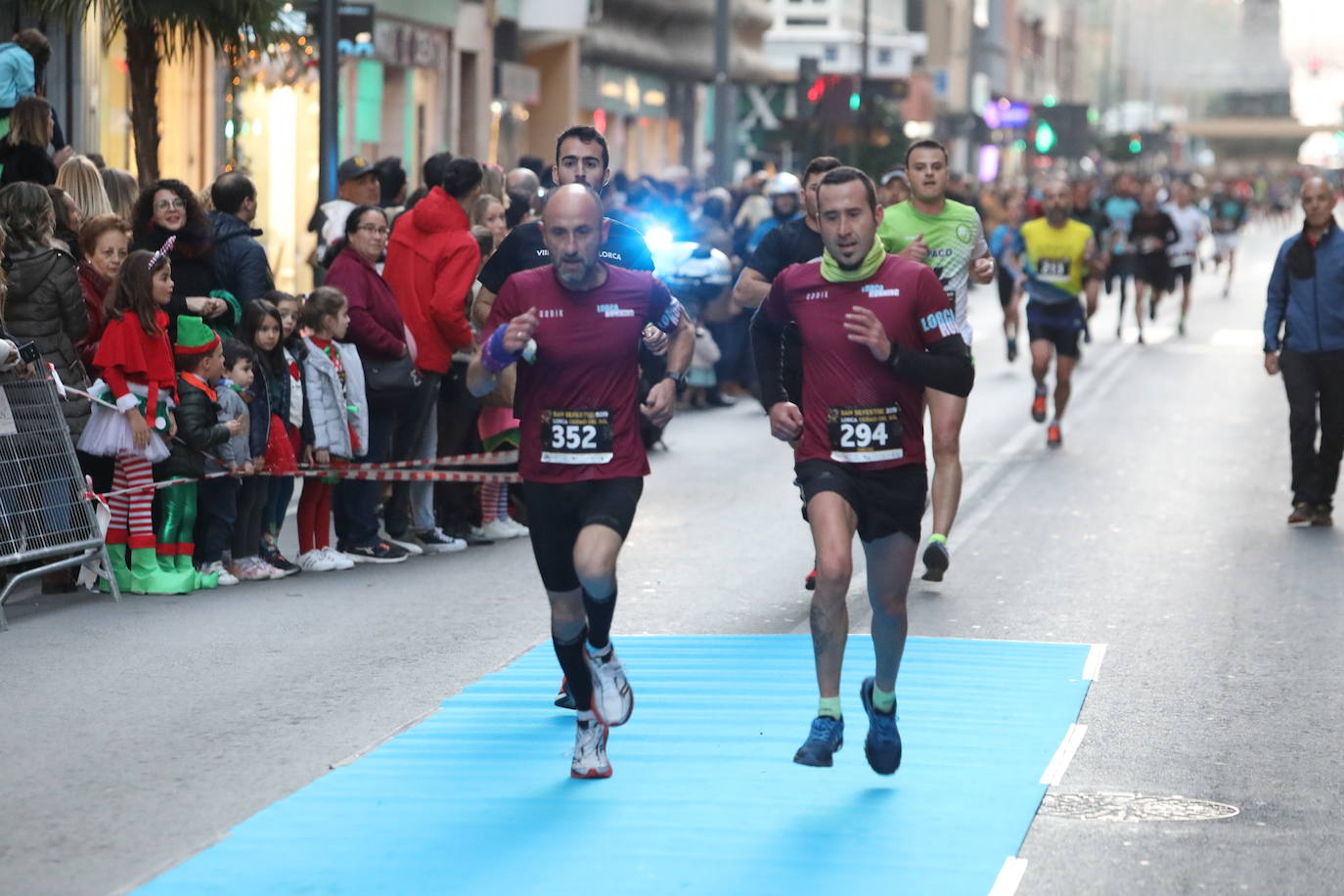 La séptima edición de la carrera que cierra el año contó con la participación de más de 1.000 personas