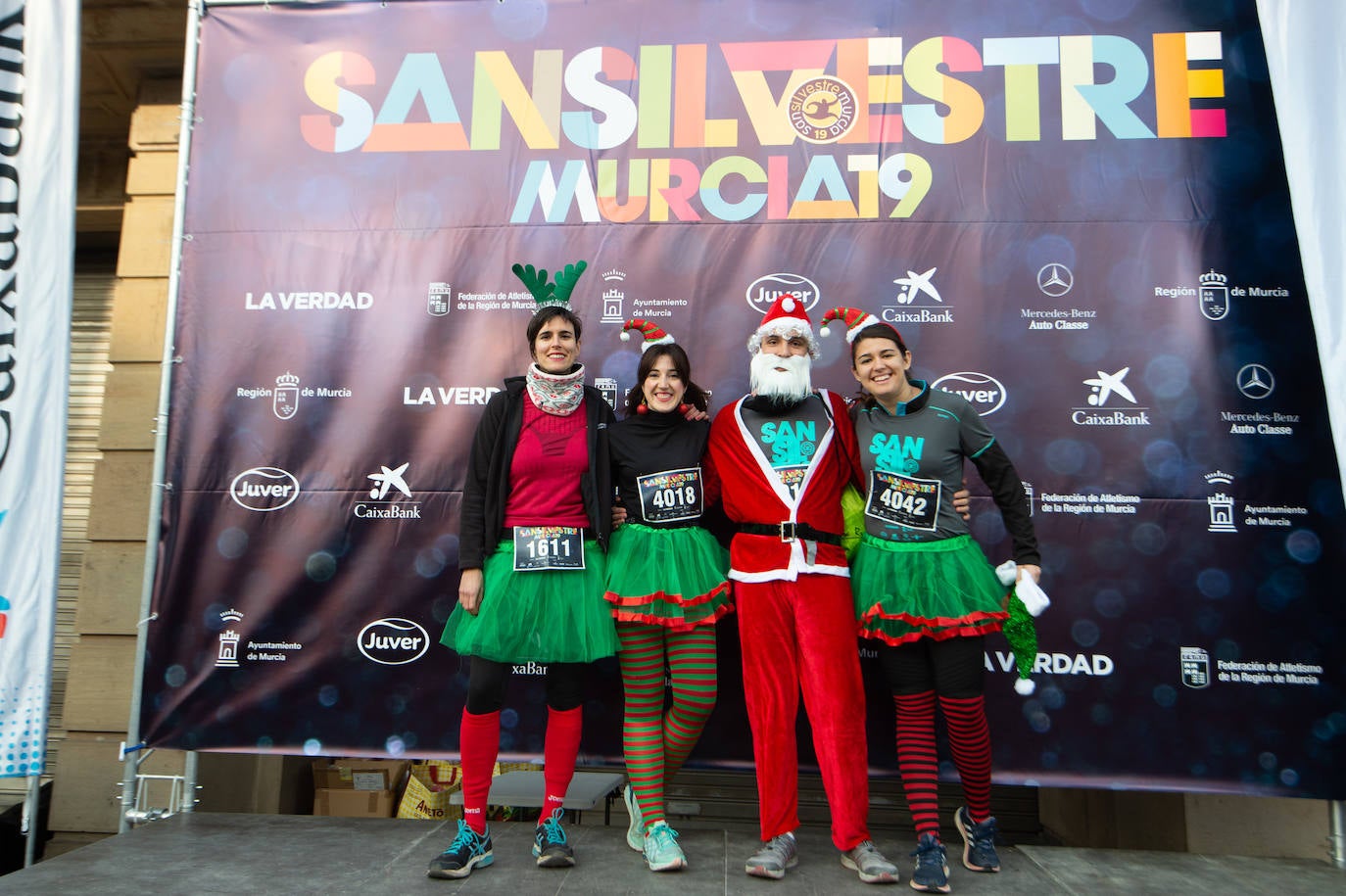 Los corredores tuvieron la oportunidad de inmortalizar su participación en la carrera que cierra el año en la capital.