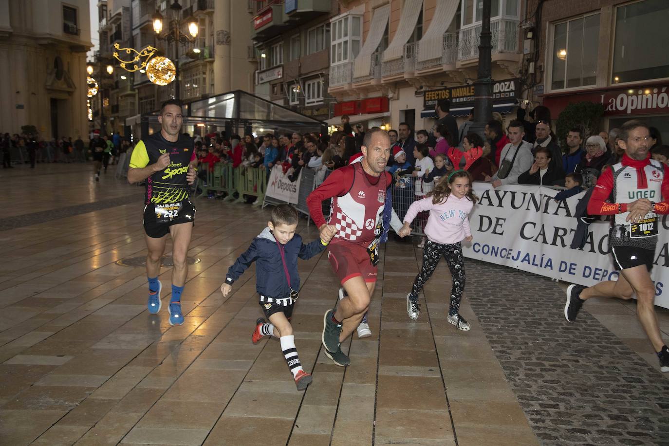 Más de 2.200 personas participan en la 38 edición de la Decana, en la que el corredor del club 190 Milésimas cruzó la meta en 16:10 minutos