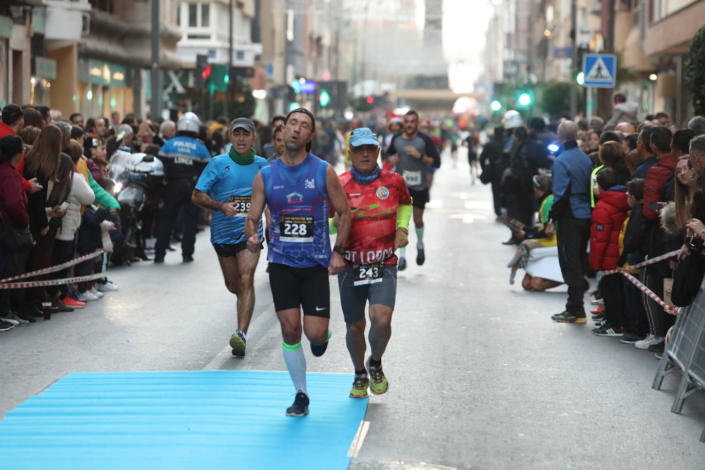 Más de 1.000 personas se unieron a la última carrera del año. 