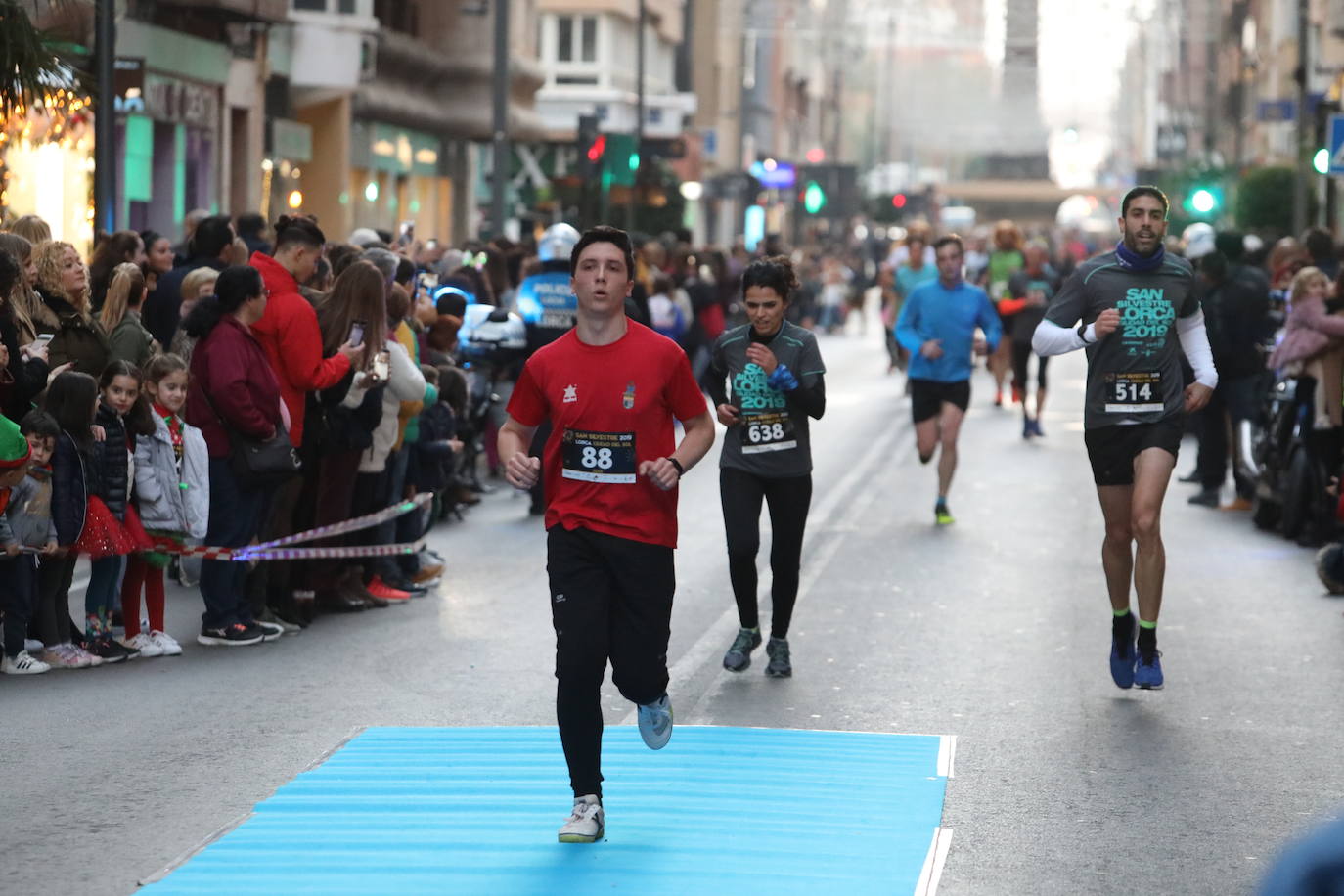 Más de 1.000 personas se unieron a la última carrera del año. 