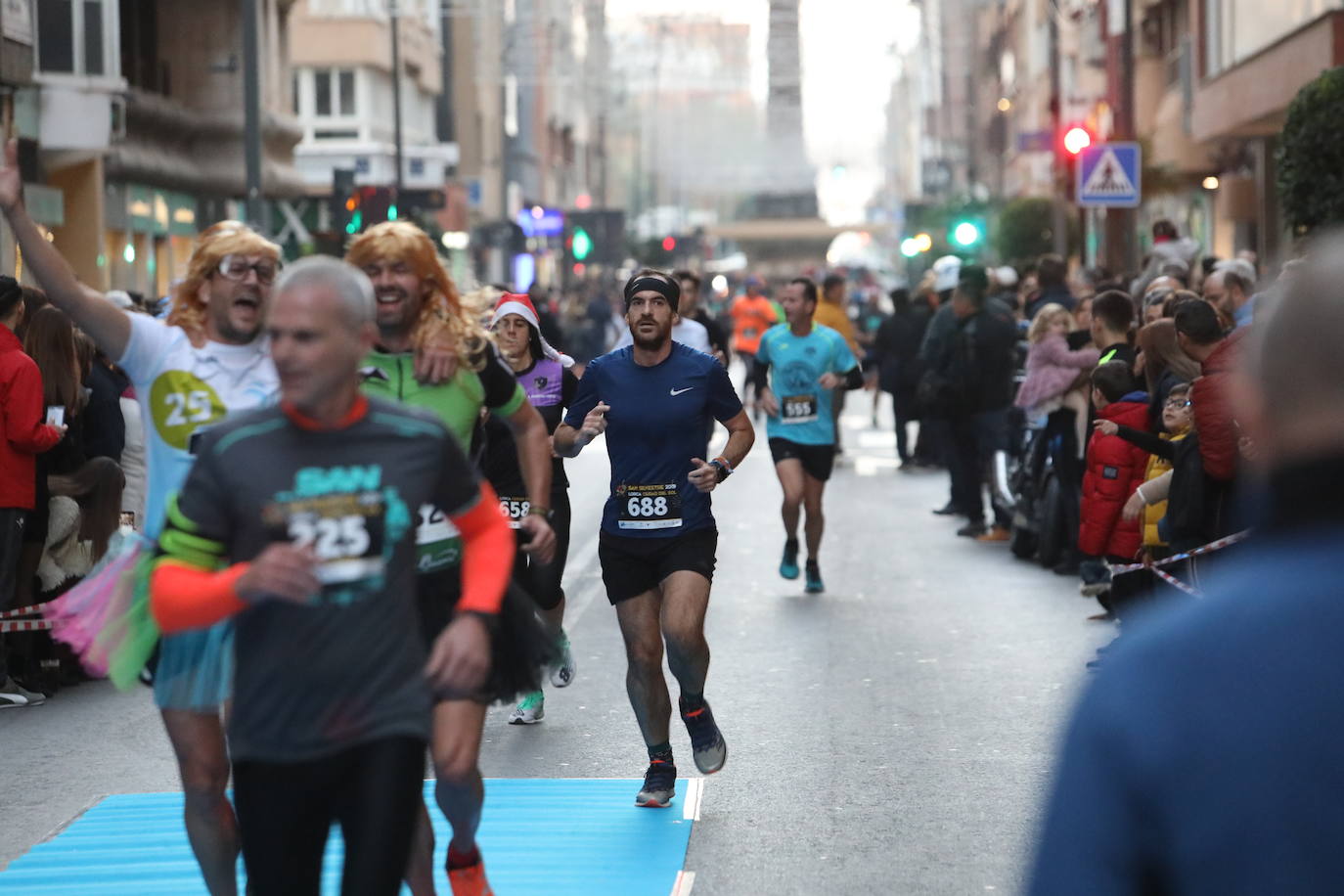 Más de 1.000 personas se unieron a la última carrera del año. 