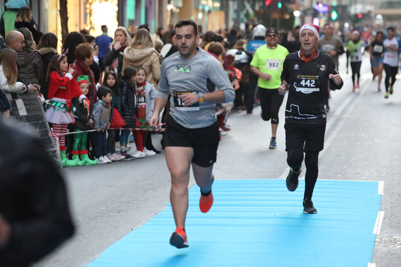 Más de 1.000 personas se unieron a la última carrera del año. 