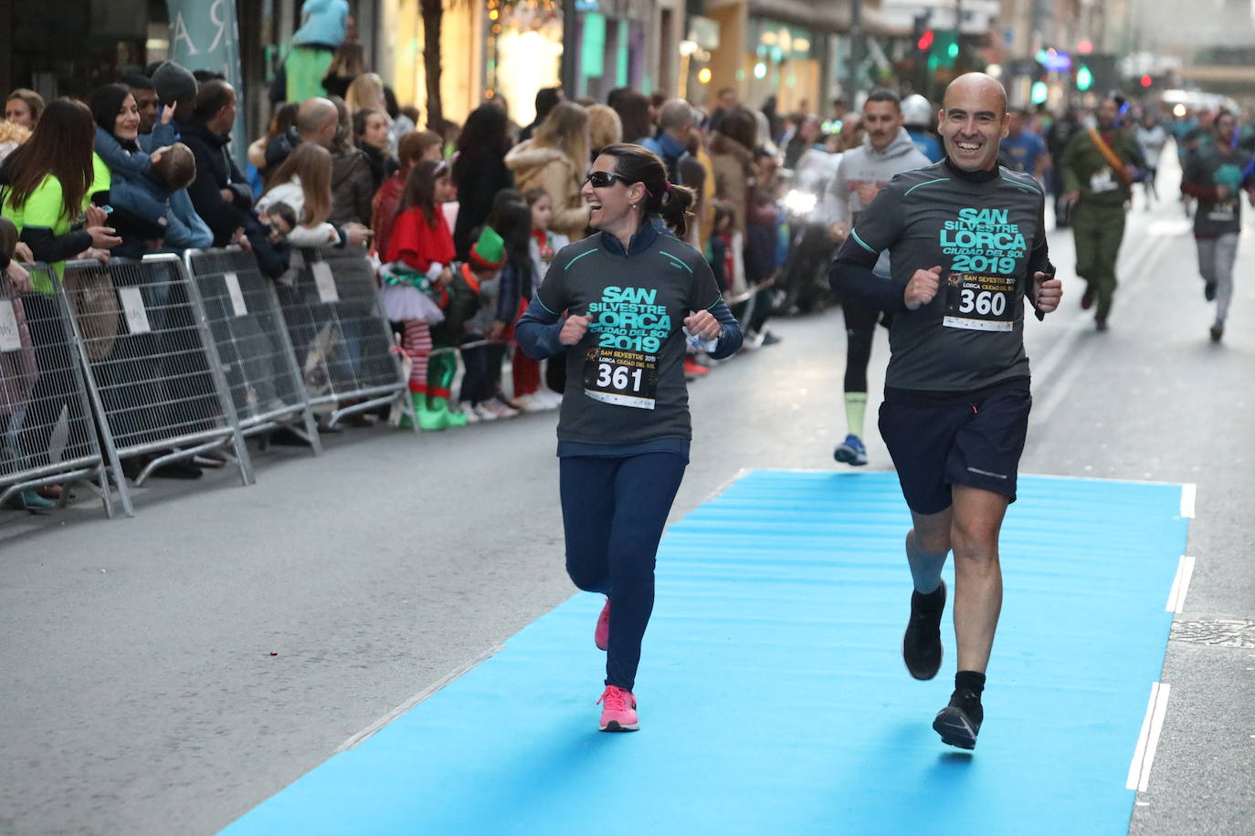 Más de 1.000 personas se unieron a la última carrera del año. 