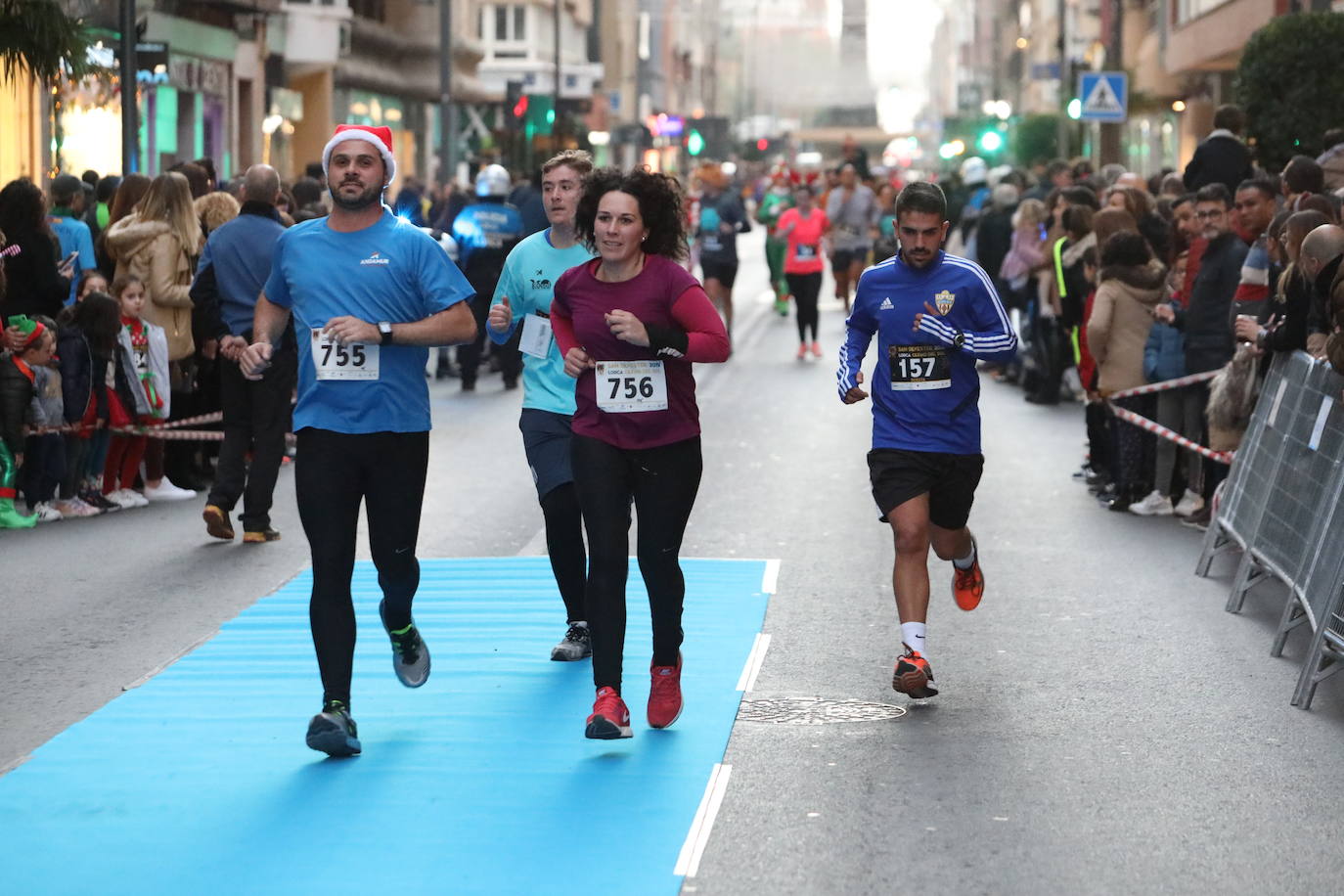 Más de 1.000 personas se unieron a la última carrera del año. 