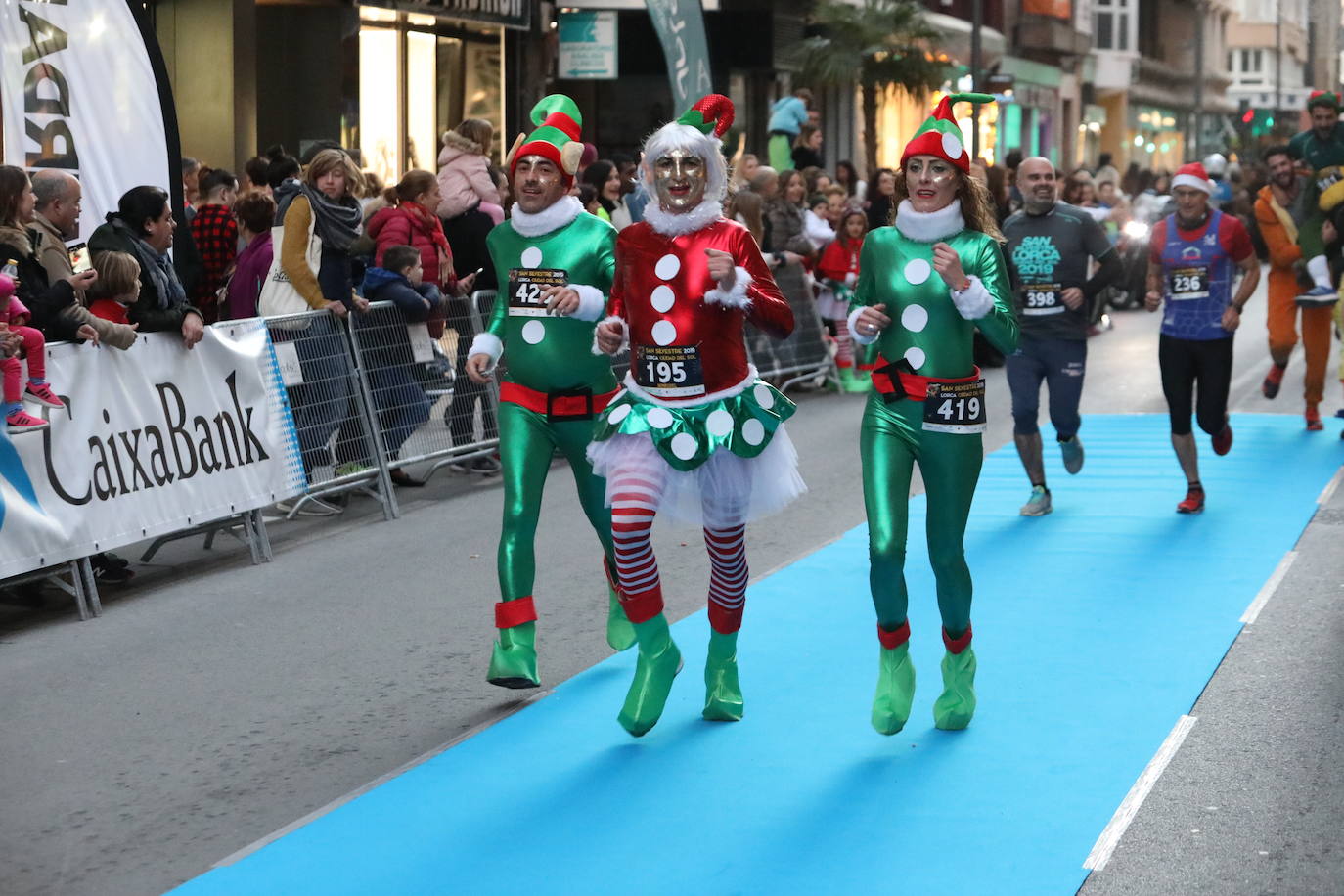 Más de 1.000 personas se unieron a la última carrera del año. 