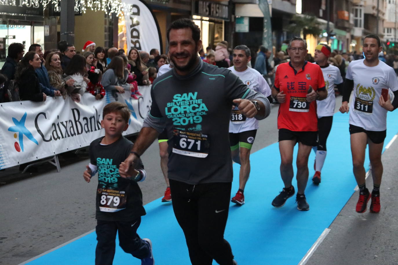 Más de 1.000 personas se unieron a la última carrera del año. 