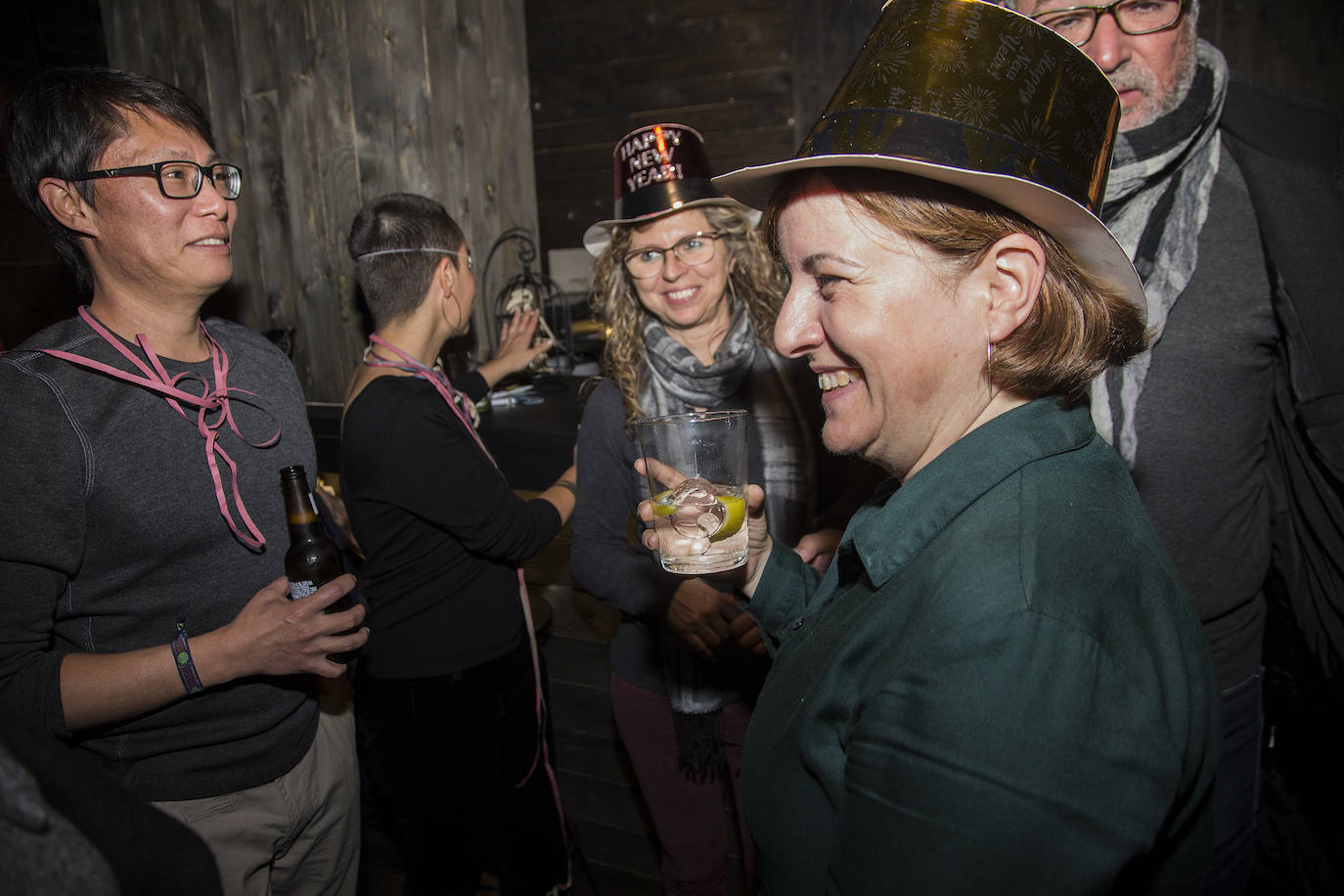 Los cartageneros recibieron al 2020 con sus mejores galas y muchas ganas de diversión.