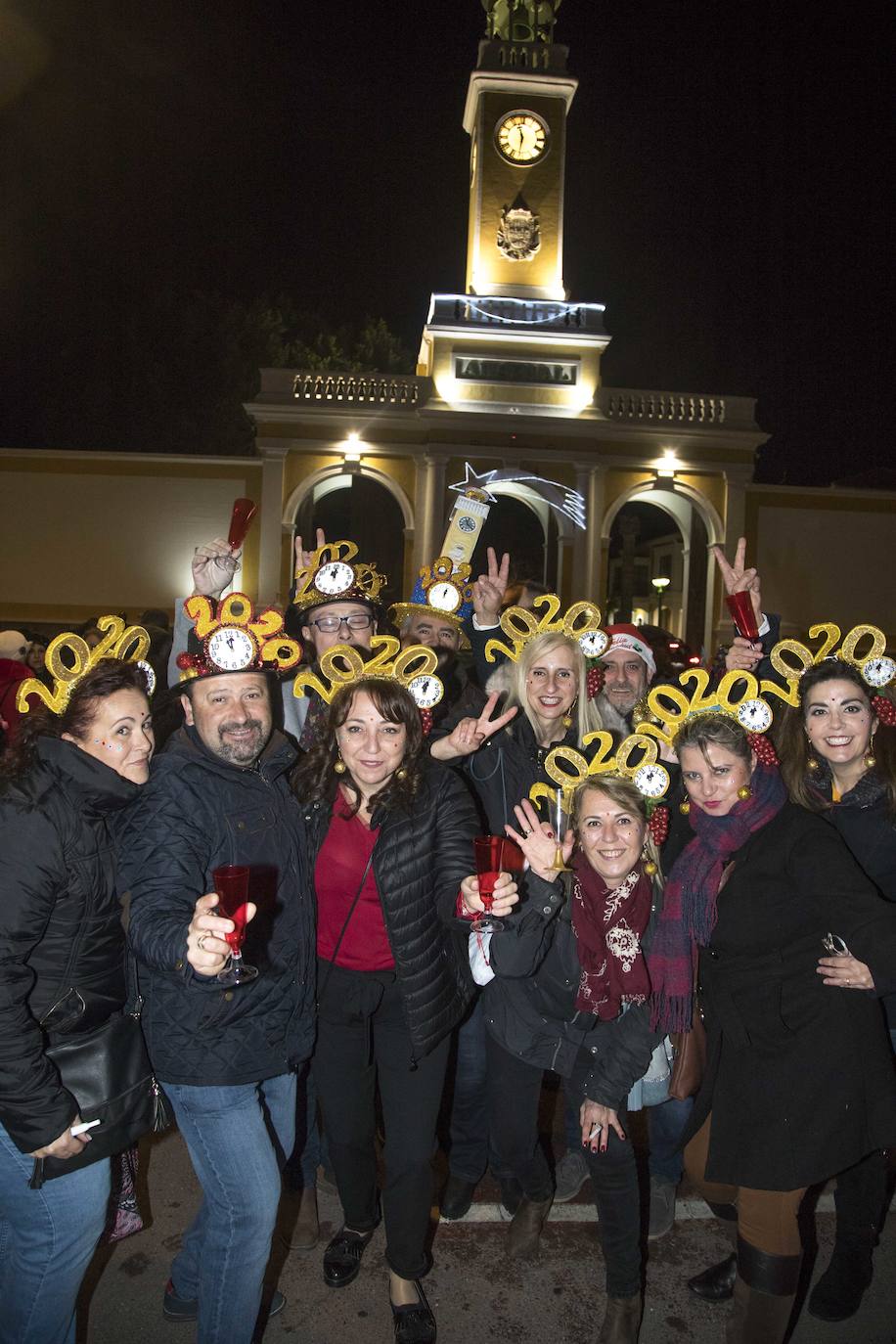 Los cartageneros recibieron al 2020 con sus mejores galas y muchas ganas de diversión.