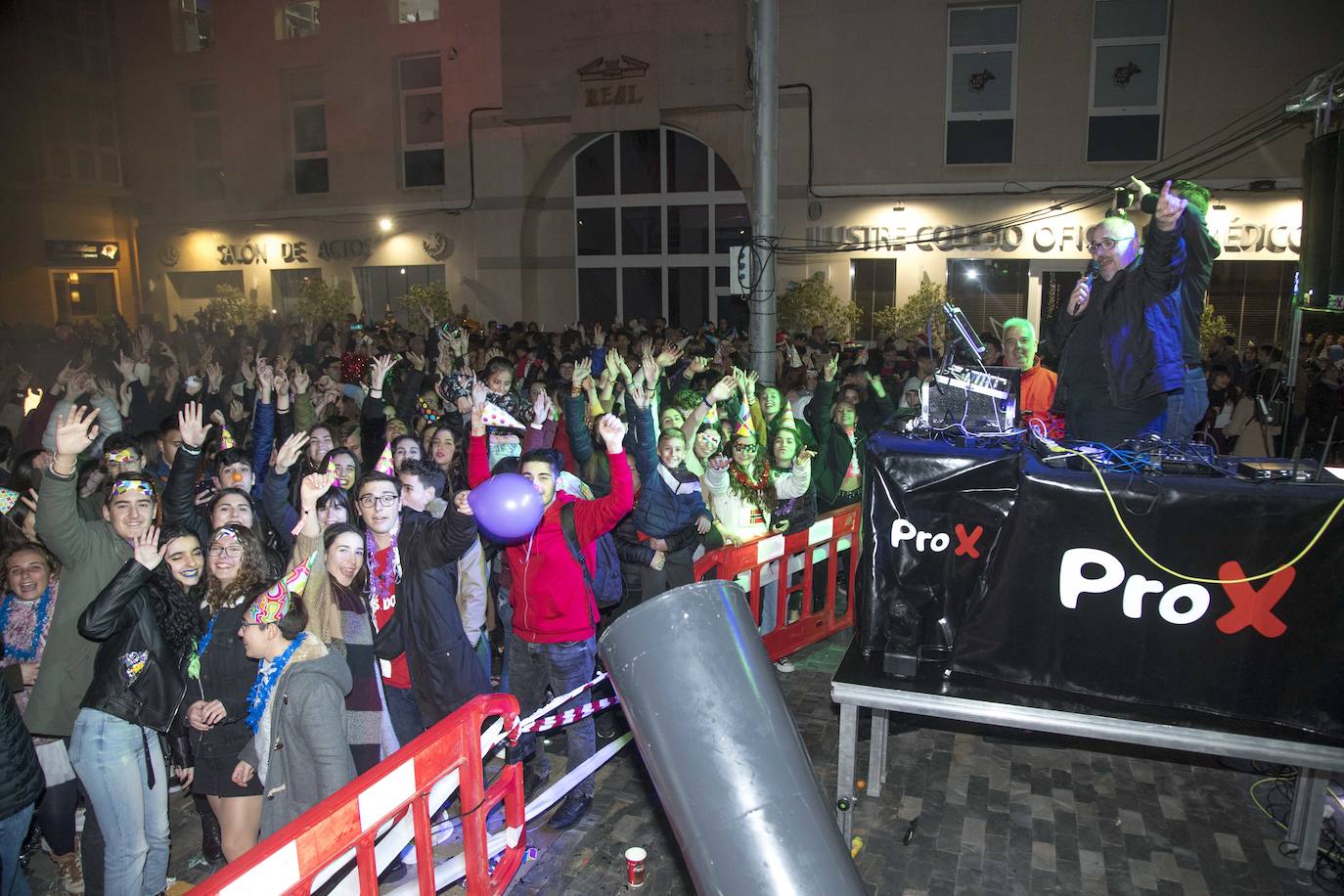 Los cartageneros recibieron al 2020 con sus mejores galas y muchas ganas de diversión.