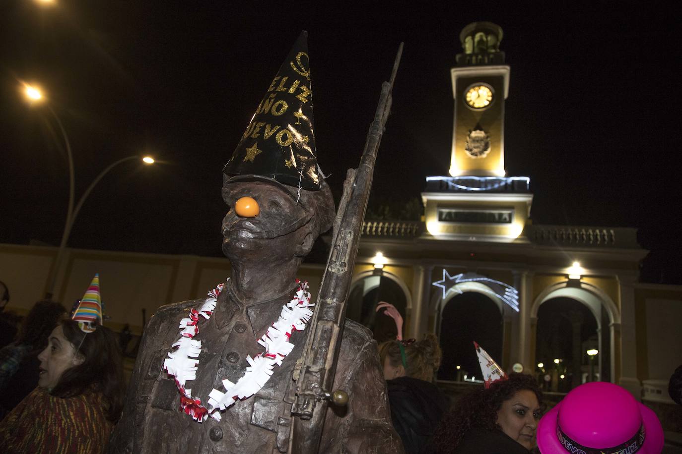 Los cartageneros recibieron al 2020 con sus mejores galas y muchas ganas de diversión.