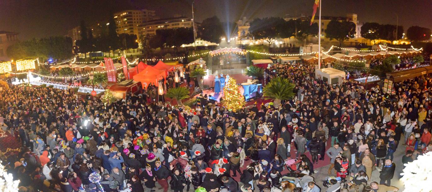 Las doce campanadas sonaron en la Glorieta de España para recibir con una fiesta al 2020.