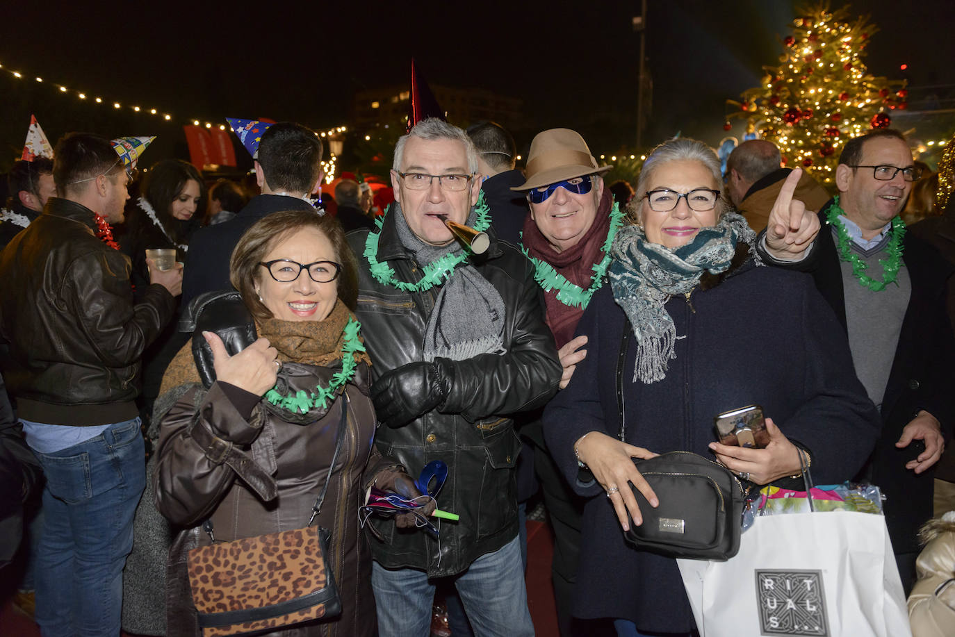 Las doce campanadas sonaron en la Glorieta de España para recibir con una fiesta al 2020.