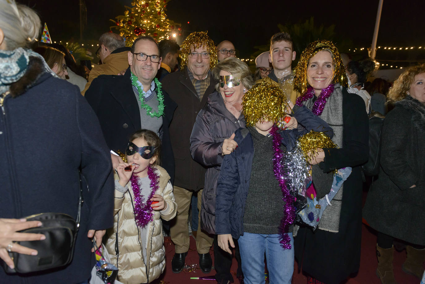 Las doce campanadas sonaron en la Glorieta de España para recibir con una fiesta al 2020.