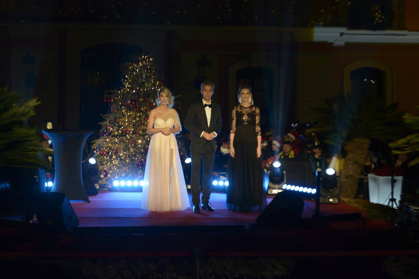 Las doce campanadas sonaron en la Glorieta de España para recibir con una fiesta al 2020.