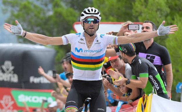 Alejandro Valverde, festejando la victoria en una etapa de la pasada Vuelta a España. 