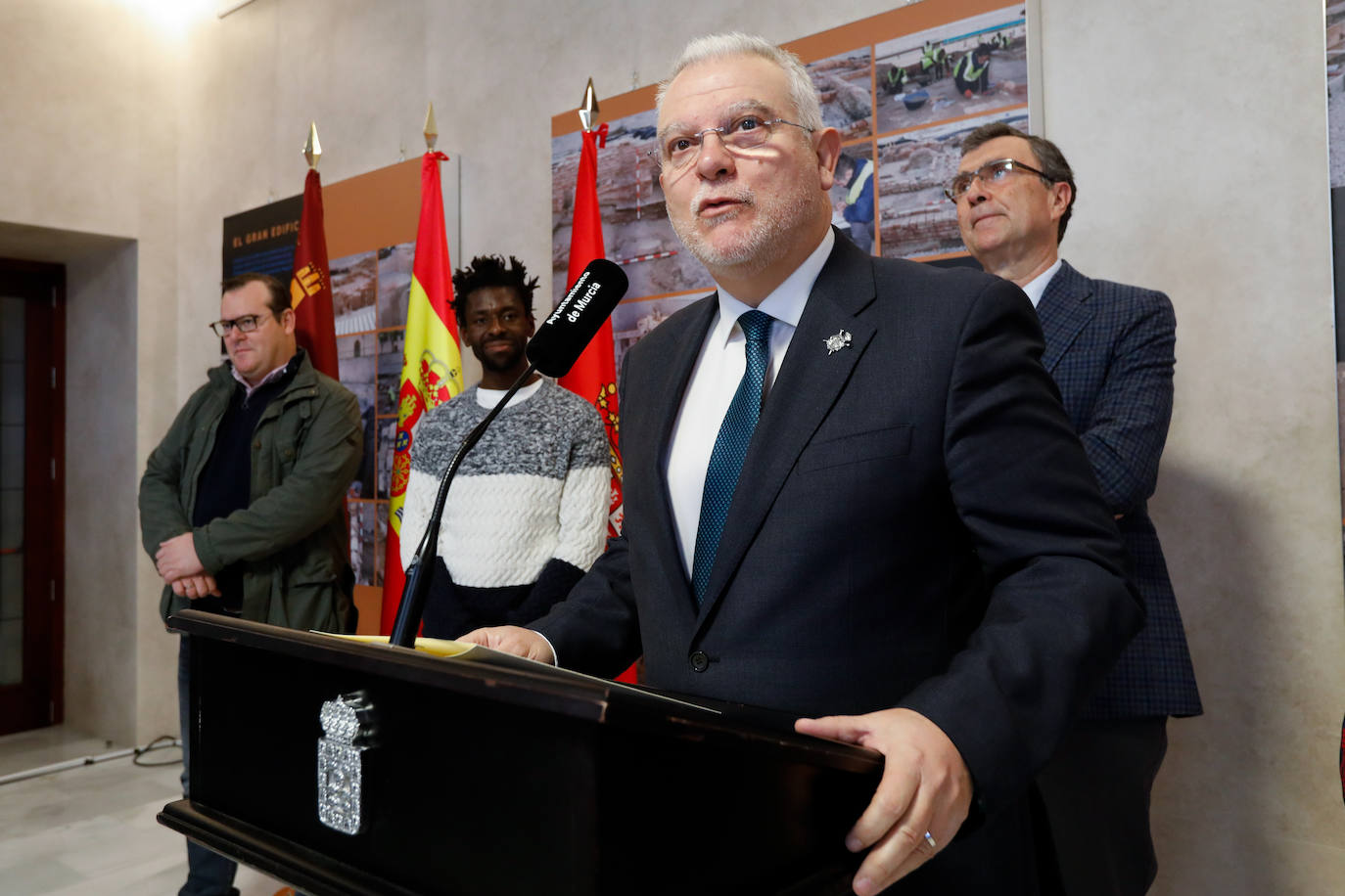 El presidente del Cabildo de Cofradías, José Ignacio Sánchez Ballesta, el chef Pablo González, y el cantante Vince serán los protagonistas de la cabalgata