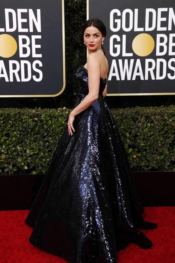 La nominada a mejor actriz protagonista de comedia no se llevó el galardón, pero se hizo con el título de las mejores vestidas de la noche con un diseño de lentejuelas de Ralph & Russo.