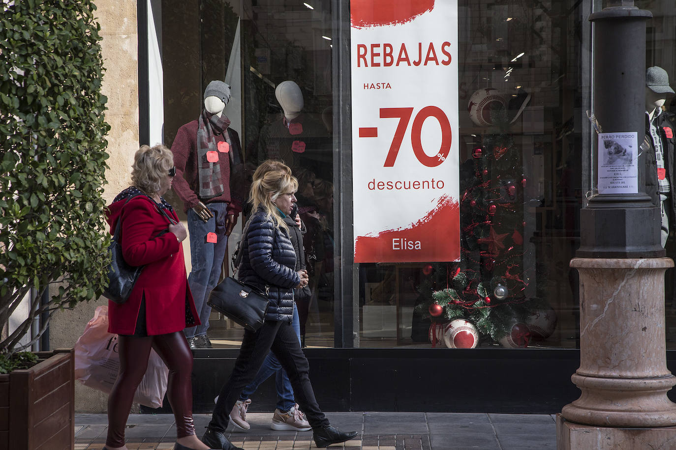 Las tiendas hacen descuentos de entre el 20% y el 70% para resarcirse de un otoño flojo.