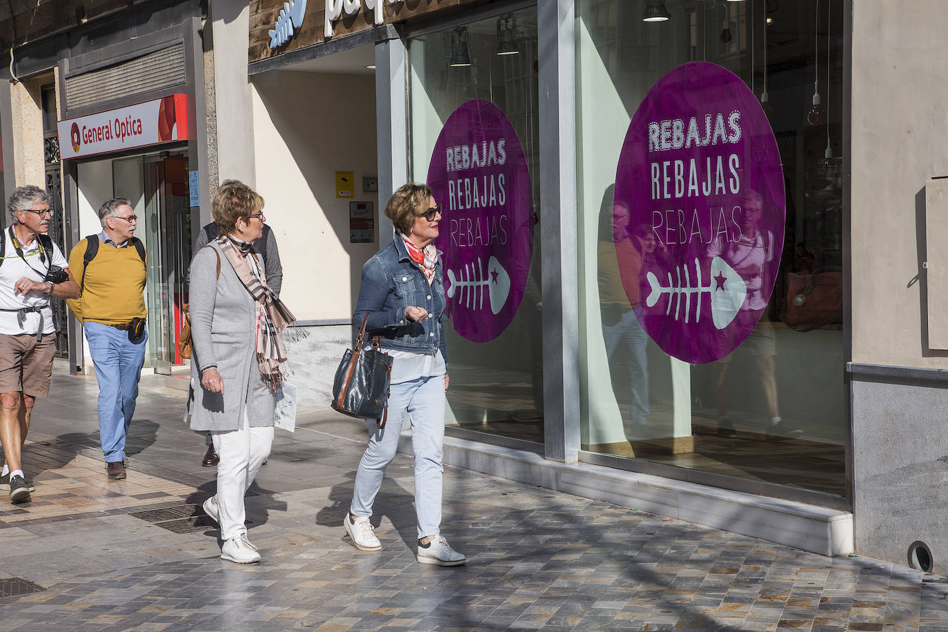 Las tiendas hacen descuentos de entre el 20% y el 70% para resarcirse de un otoño flojo.