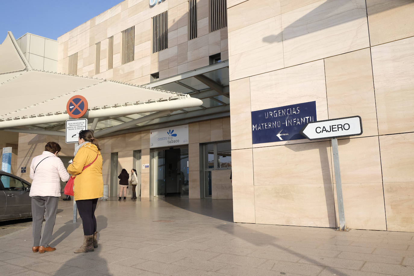 El Gobierno local y el PSOE culpan a la Comunidad de falta de previsión y piden abrir centros de salud por las tardes y prestar atención a domicilio.