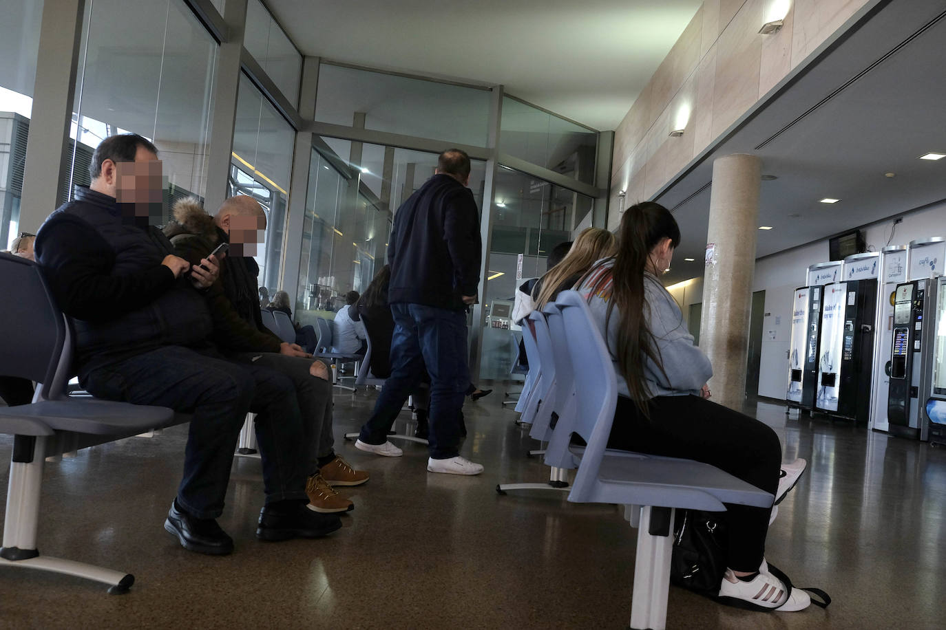 El Gobierno local y el PSOE culpan a la Comunidad de falta de previsión y piden abrir centros de salud por las tardes y prestar atención a domicilio.