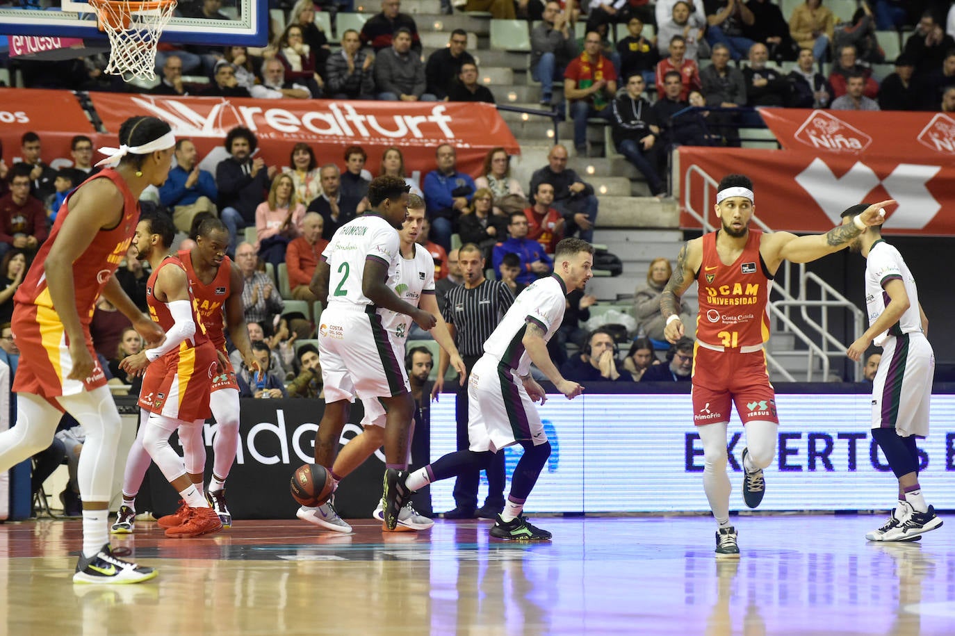 Los universitarios dicen adiós a sus ocho tropiezos consecutivos con su quinta victoria, sostenida en una gran defensa, mejora del juego colectivo y un Eddie autor de 27 puntos